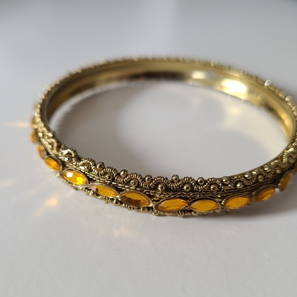 ✨2/$15-Gold Coloured Bangle Set - Picture 4 of 8